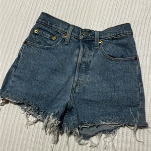 LEVI’S jean shorts